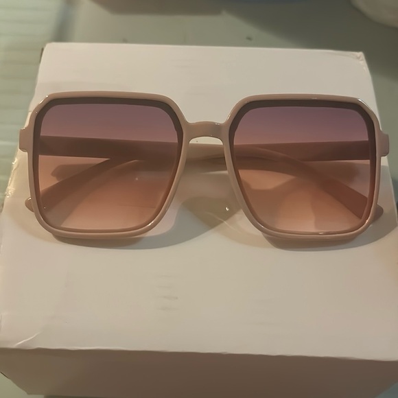 Pink fashion sunglasses - Picture 1 of 2